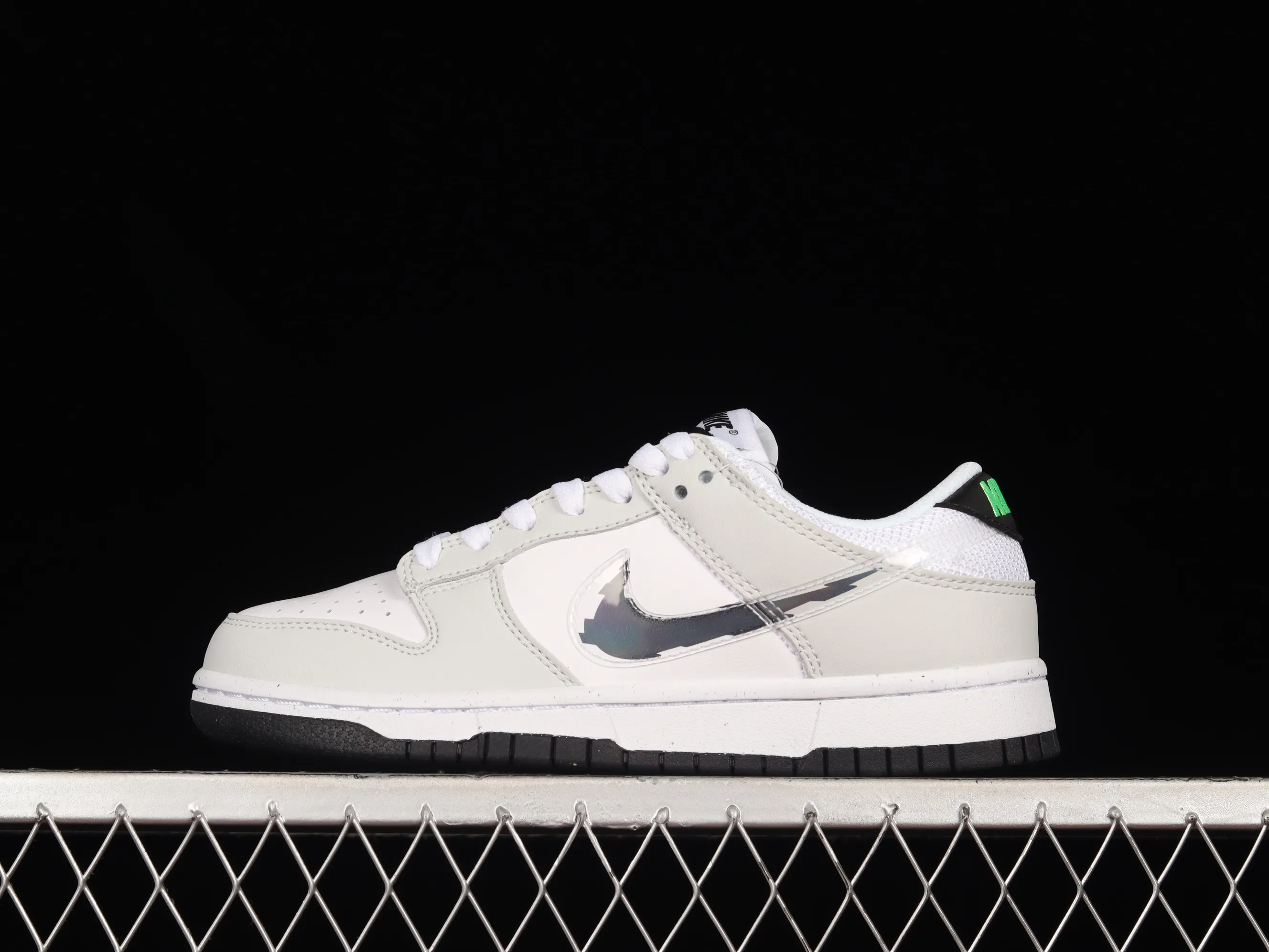 All categories Nk SB Dunk series Nk SB Dunk Low low-top sneakers Nk Dunk Low "Glitch Swoosh" SB smashed backboard fashion casual sneakers DV3033-001